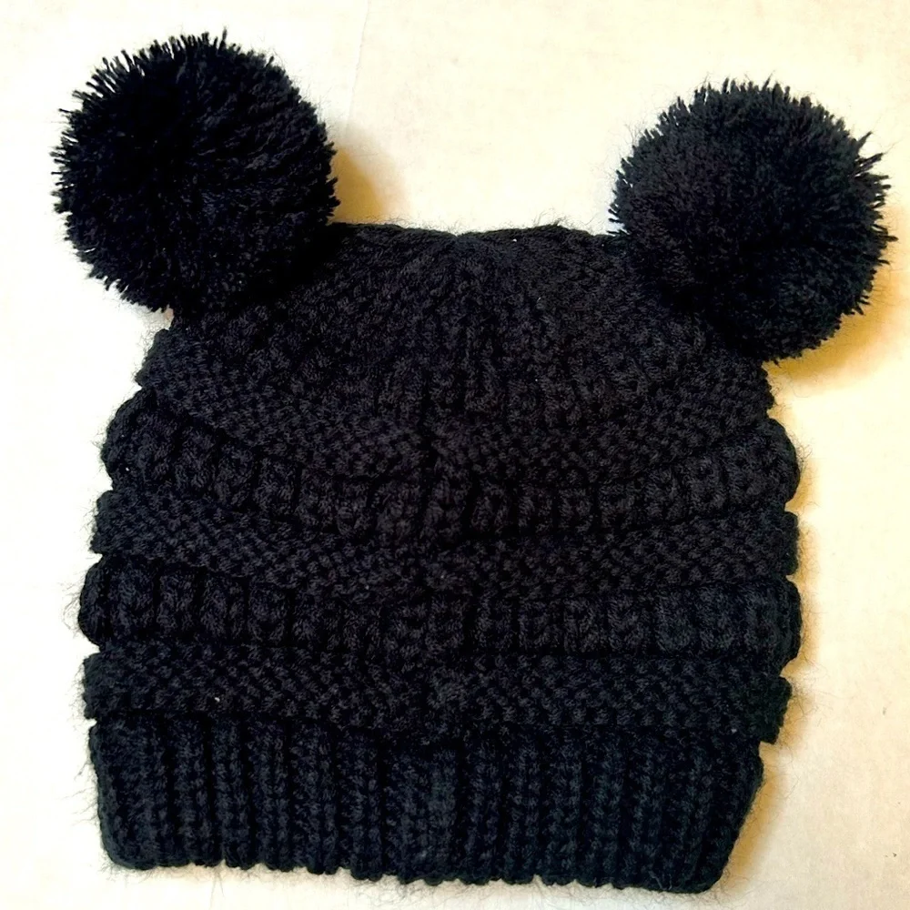 C.C Baby knit design black beanie with a double pom‎ pom! Sz-baby OS. P14